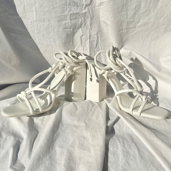 White Knotted Strappy Ankle Block Heel w Star Charm - Picture 3 of 6